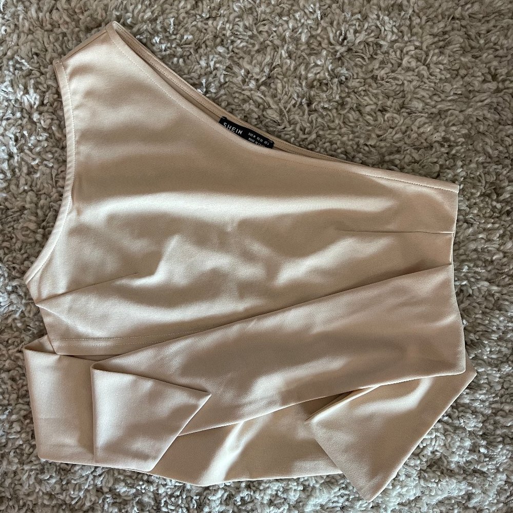 SHEIN One Shoulder Knotted Hem Crop Top